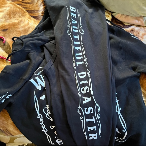 ***SOLD***Bundle Beautiful Disaster - Picture 3 of 5